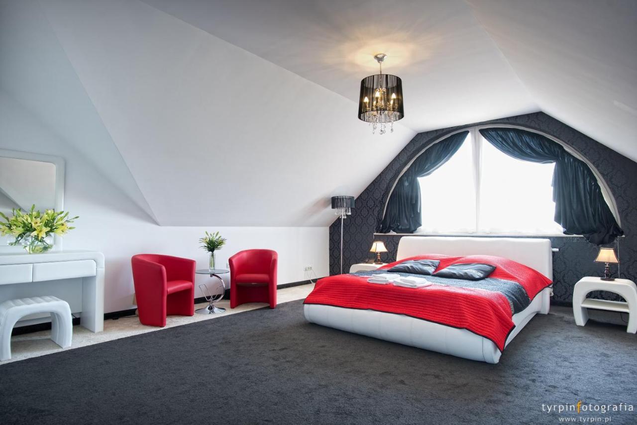 Hotel Millenium Gora Motyczna Экстерьер фото