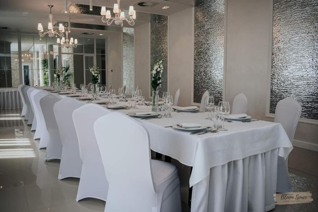 Hotel Millenium Gora Motyczna Экстерьер фото