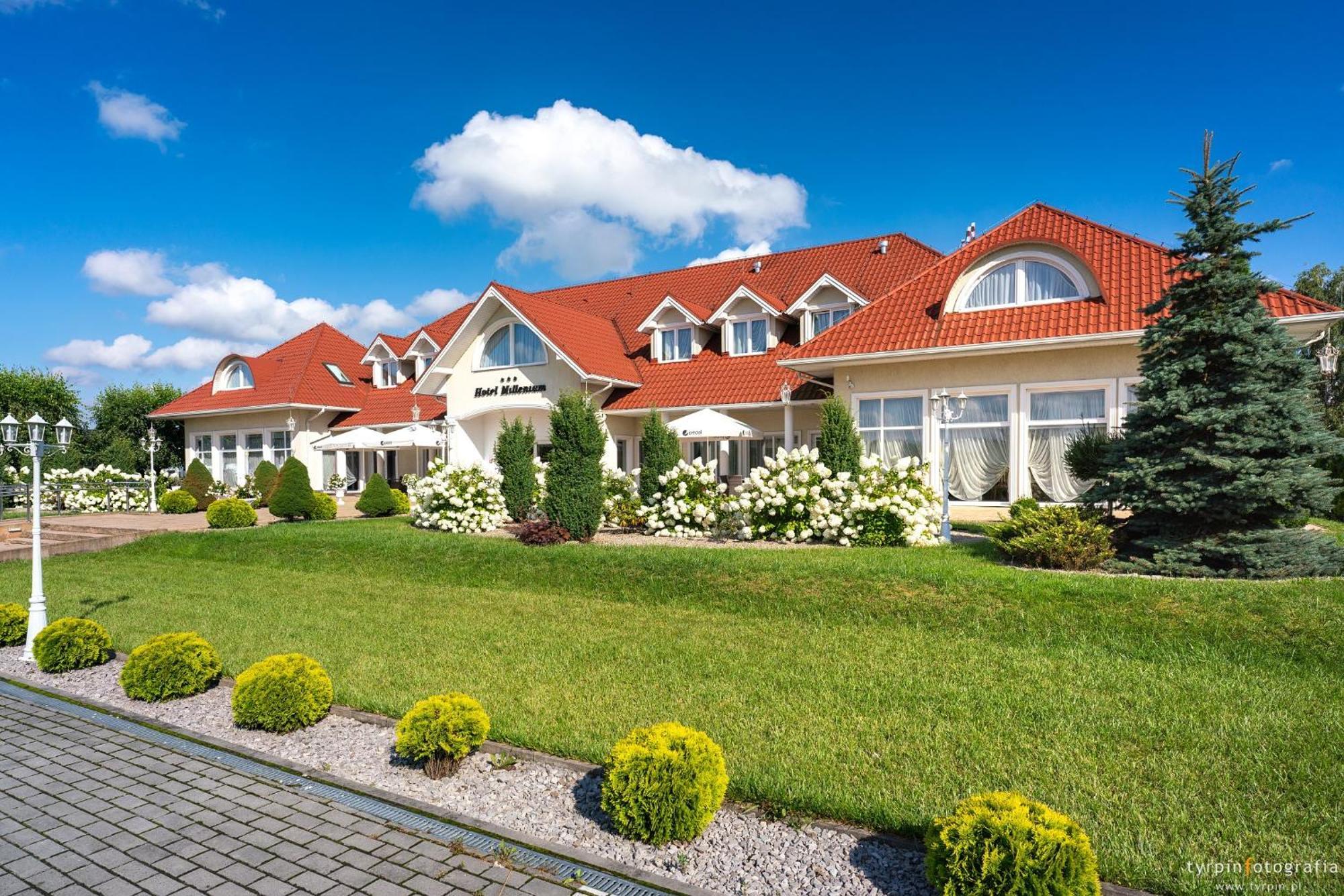 Hotel Millenium Gora Motyczna Экстерьер фото