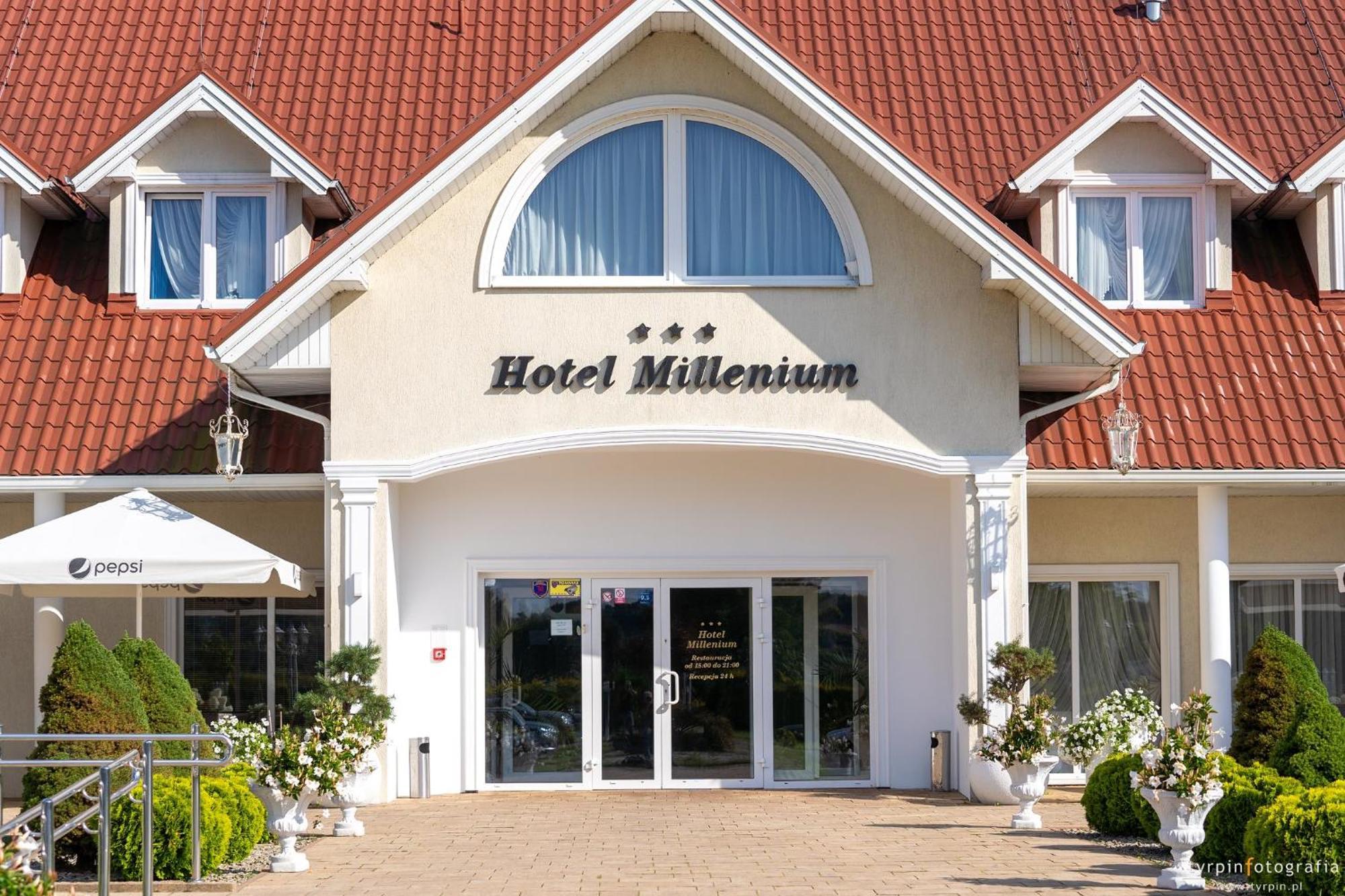 Hotel Millenium Gora Motyczna Экстерьер фото