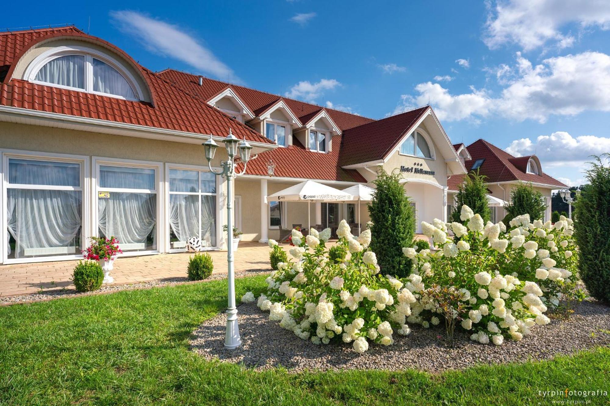 Hotel Millenium Gora Motyczna Экстерьер фото