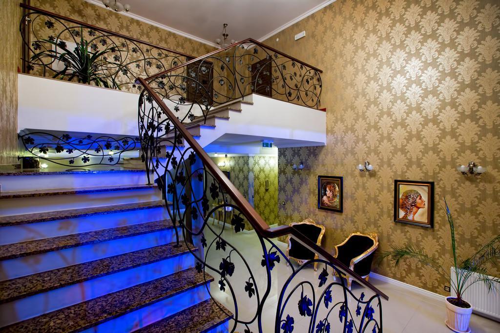 Hotel Millenium Gora Motyczna Экстерьер фото